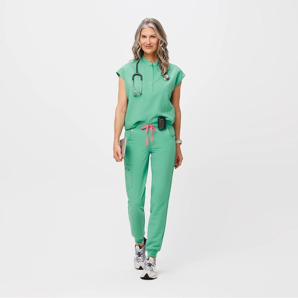 FIGS Rafaela Oversized Scrub Top & Zamora Joggers Set